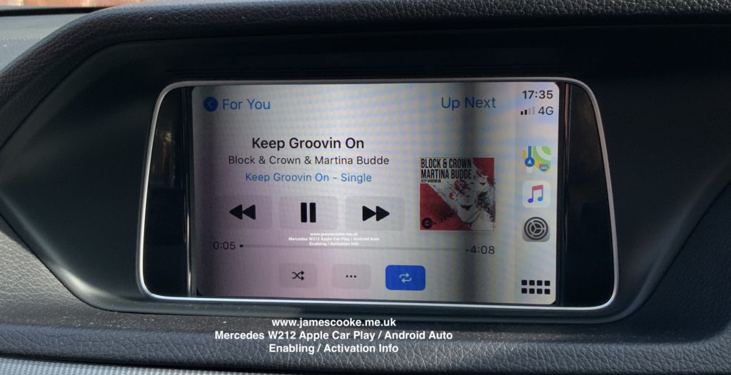 W212 E-Class Apple CarPlay in action